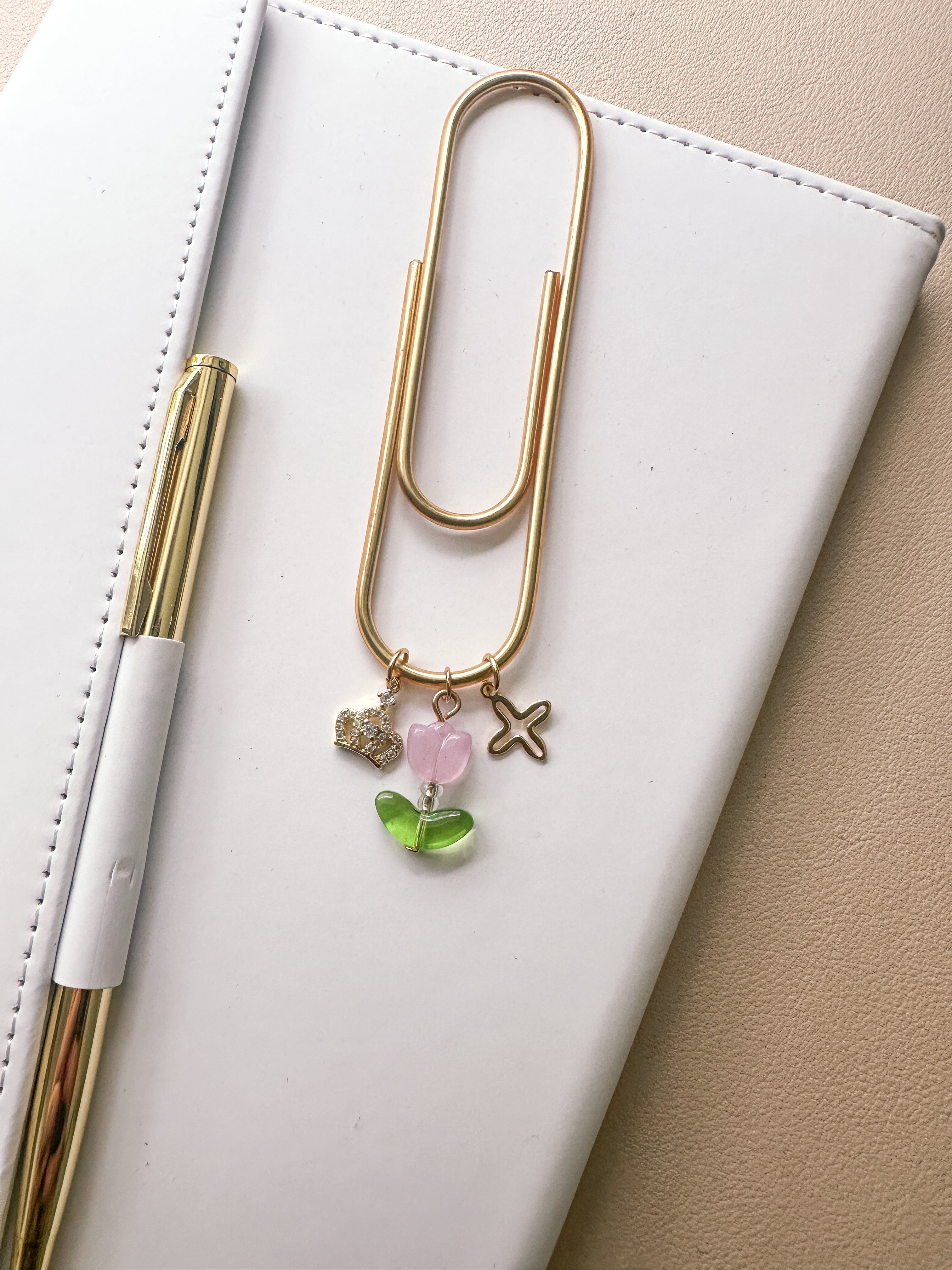 The glass tulip Clip